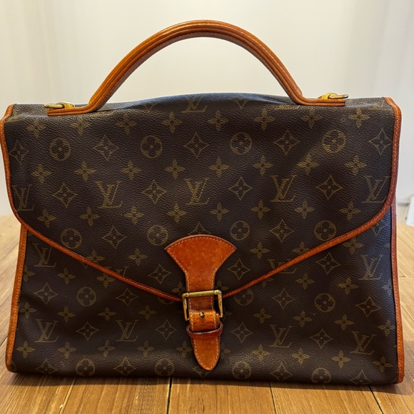 Louis Vuitton Handbags - Louis Vuitton Monogram Beverly GM Messenger Briefcase 💼